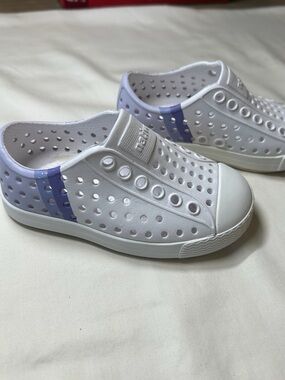 Native Kids Water Shoes in White with Purple Accent